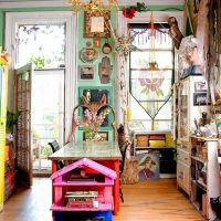 intérieur lumineux du couloir dans le style de boho photo