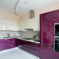 estilo de cocina moderna en imagen de tinte púrpura