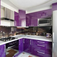 diseño de cocina ligero en púrpura foto