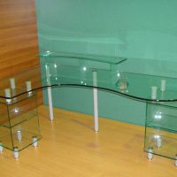 verre transparent à l'intérieur d'un tableau pour enfants