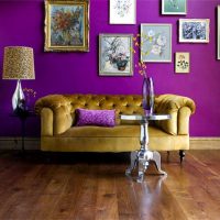 Combinaison de lilas dans le décor d’une photo d’enfant