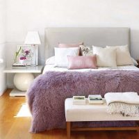 combinant le lilas dans la conception d’une photo d’enfant