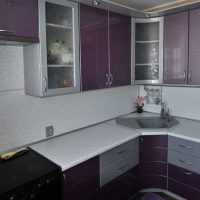 interior de la cocina brillante en color morado photo