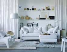 mobilier blanc clair dans le décor du couloir picture