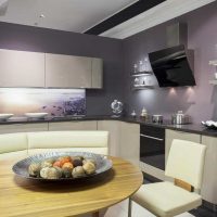mobilier blanc lumineux dans le style d'une photo d'appartement