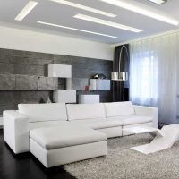 mobilier blanc lumineux dans le décor de la photo de la cuisine