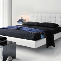 mobilier blanc clair dans la conception de la photo de la chambre
