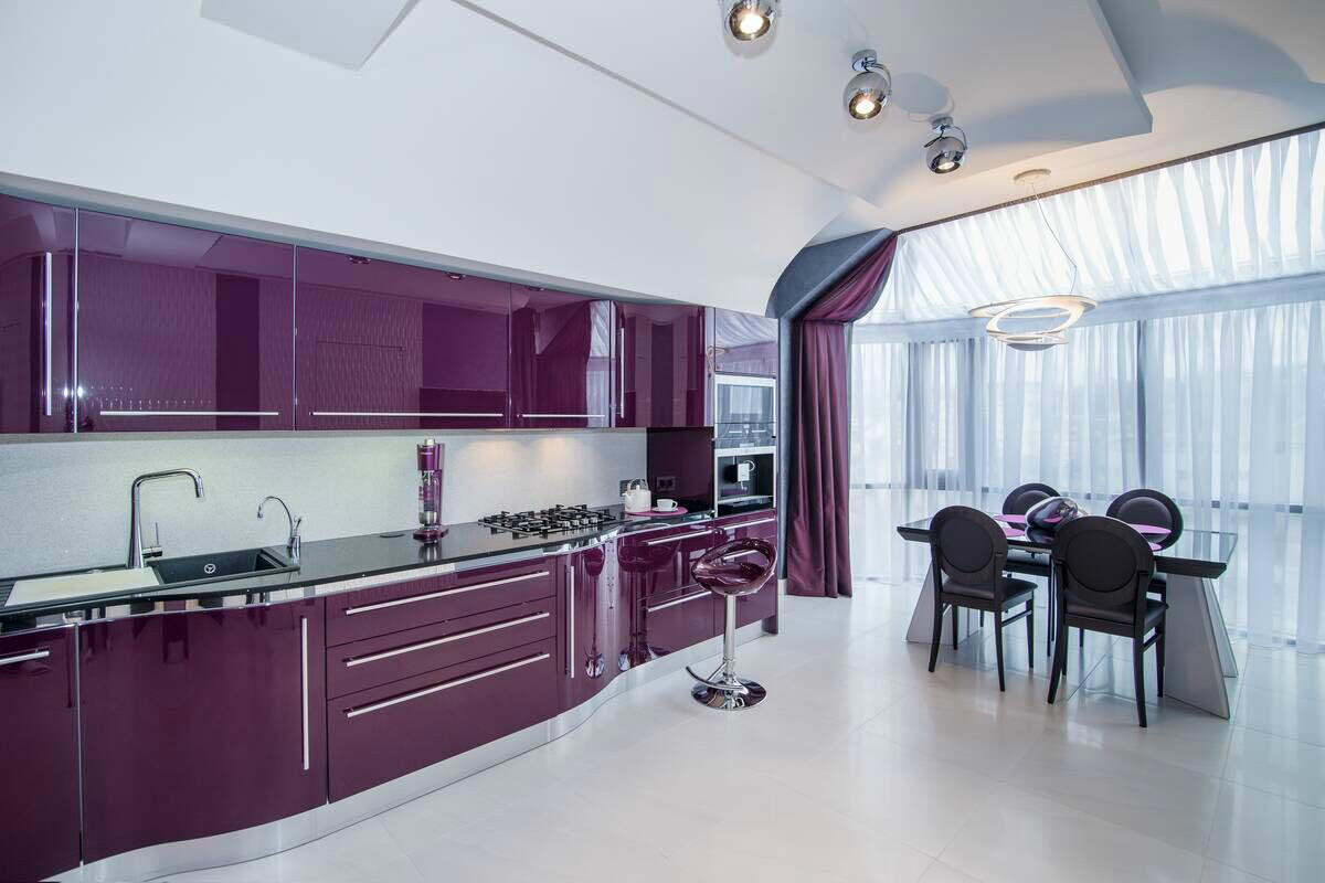 hermosa fachada de cocina en morado