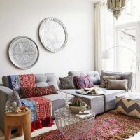photo de salon de style boho clair