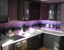 design de cuisine moderne en photo violet