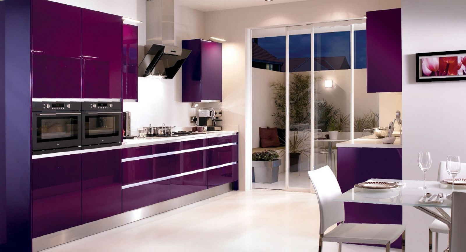 estilo de cocina claro en morado