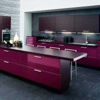 estilo inusual de la cocina en imagen de color púrpura