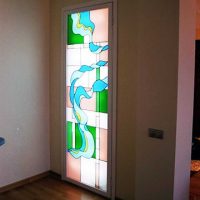 image de salon de style vitrail peint