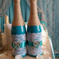 version d'une belle décoration de bouteilles en verre avec photo ficelle