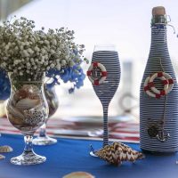 l'idée de décoration chic de bouteilles en verre avec photo ficelle