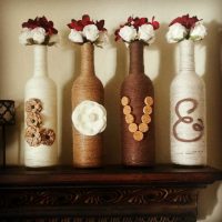 l'idée d'une belle décoration de bouteilles en verre avec photo ficelle
