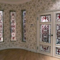 image de salon de style vitrail classique