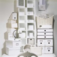 décoration inhabituelle de boîtes de rangement avec des matériaux improvisés photo