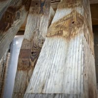 décor de belle chambre avec photo de vieilles planches