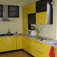 brillante interior del apartamento en color mostaza photo