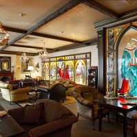bel intérieur de la salle dans l'image de style gothique