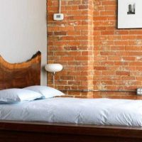décor de belle chambre avec photo en bois scié