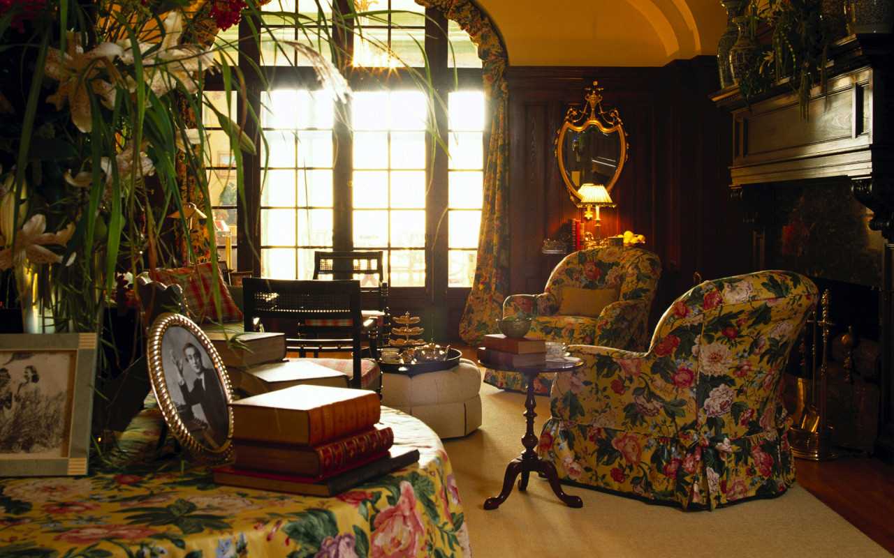 apartamento oscuro de estilo victoriano