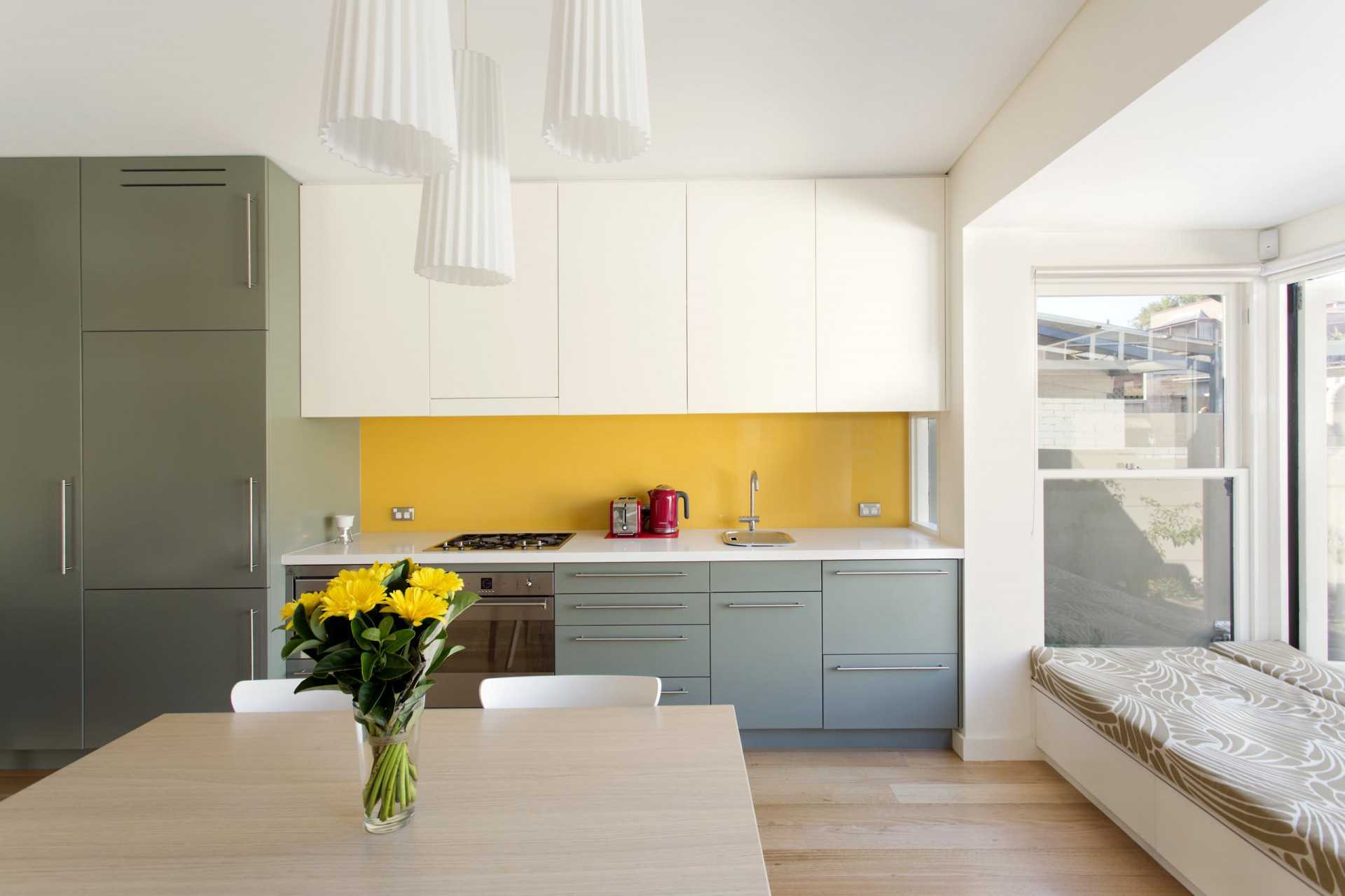 estilo de cocina de color mostaza brillante