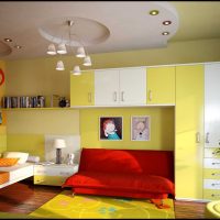 interior inusual del apartamento en color mostaza photo