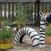 design intéressant du jardin avec des matériaux improvisés photo