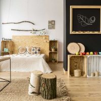 décor de chambre original avec photo en bois scié