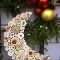 intérieur lumineux avec photo en bois coupé à la scie