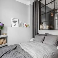 une combinaison de gris foncé à l'intérieur de la maison