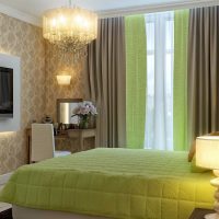une combinaison de rideaux lumineux dans le style d'une photo d'appartement