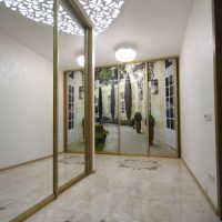 Décoration de plafond lumineux avec accessoires photo