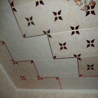 belle décoration de plafond à motifs photo