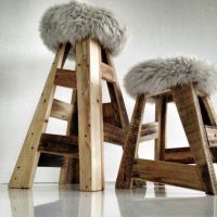 intérieur de salon inhabituel avec photo de vieilles planches