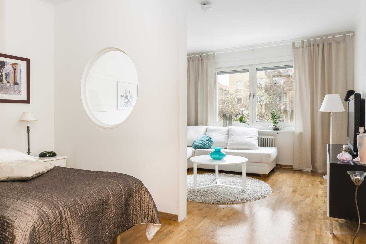 diseño brillante de la habitación y sala de estar en una habitación