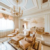 diseño inusual de una habitación en una imagen de estilo victoriano