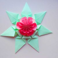 l'idée d'une décoration de vacances lumineuse avec photo en papier