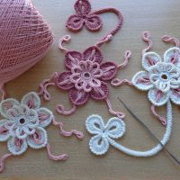 capes au crochet à la manière d'une photo d'appartement