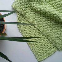 oreillers au crochet dans le décor de la photo de l'appartement