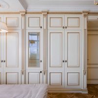 bel intérieur de l'appartement à la photo de style grec
