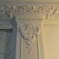 décoration lumineuse au plafond avec lumière supplémentaire