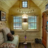 l'idée d'une maison de style lumineux dans la photo du village
