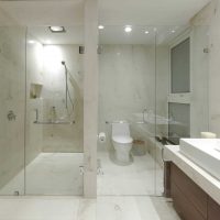 version du design original de la salle de bain dans la photo de l'appartement