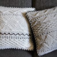 version de coussins décoratifs modernes dans la photo intérieure de la chambre