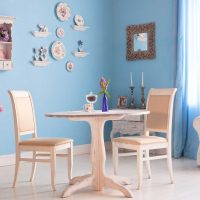version du style moderne de la salle avec des assiettes décoratives sur le mur photo