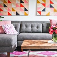 version d'un bel appartement design avec canapé photo