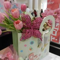 l'idée d'une belle décoration d'objets pour le 8 mars